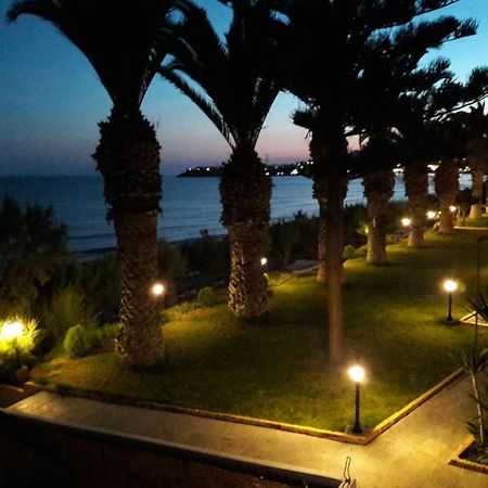 Blue Ocean Apartments Makrýgialos Esterno foto