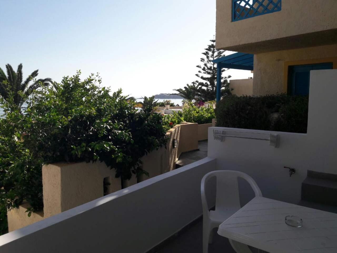 Blue Ocean Apartments Makrýgialos Esterno foto
