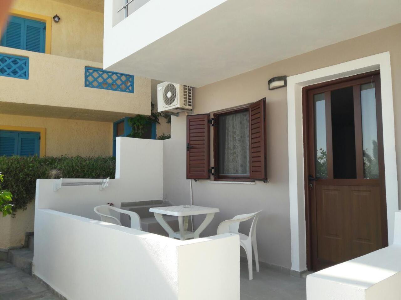 Blue Ocean Apartments Makrýgialos Esterno foto