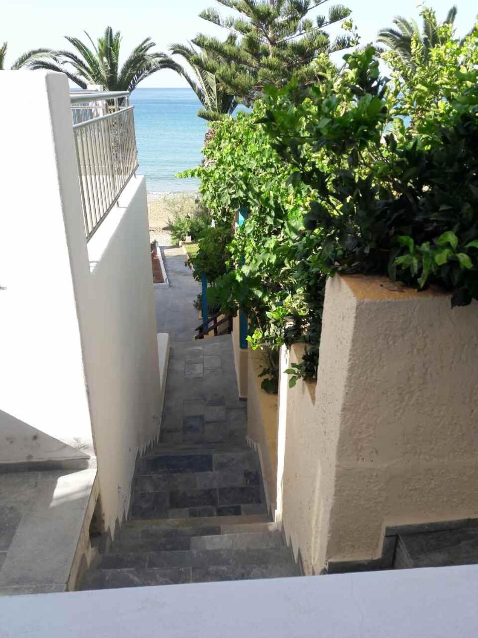 Blue Ocean Apartments Makrýgialos Esterno foto