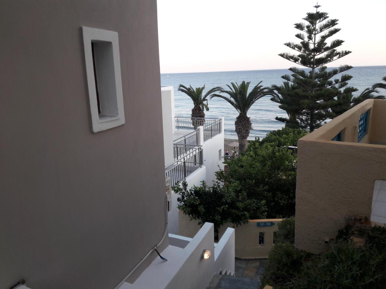 Blue Ocean Apartments Makrýgialos Esterno foto