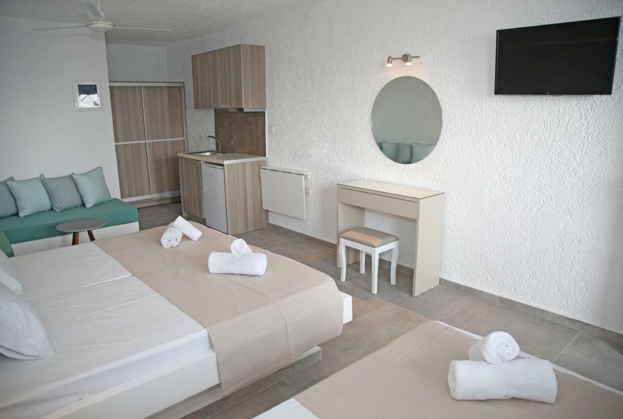 Blue Ocean Apartments Makrýgialos Esterno foto