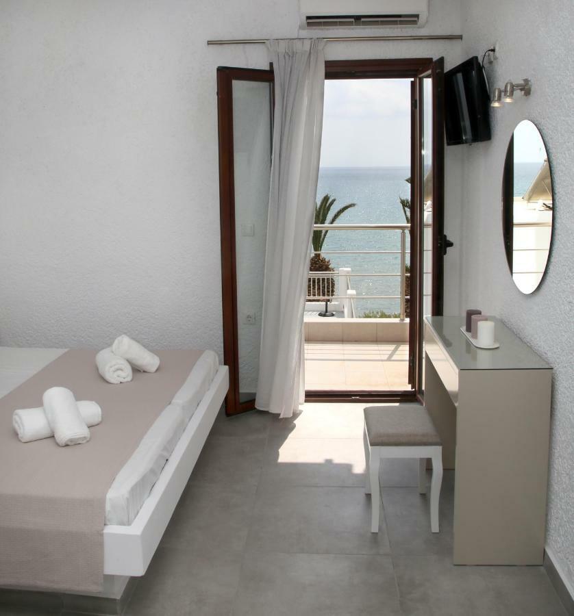 Blue Ocean Apartments Makrýgialos Esterno foto