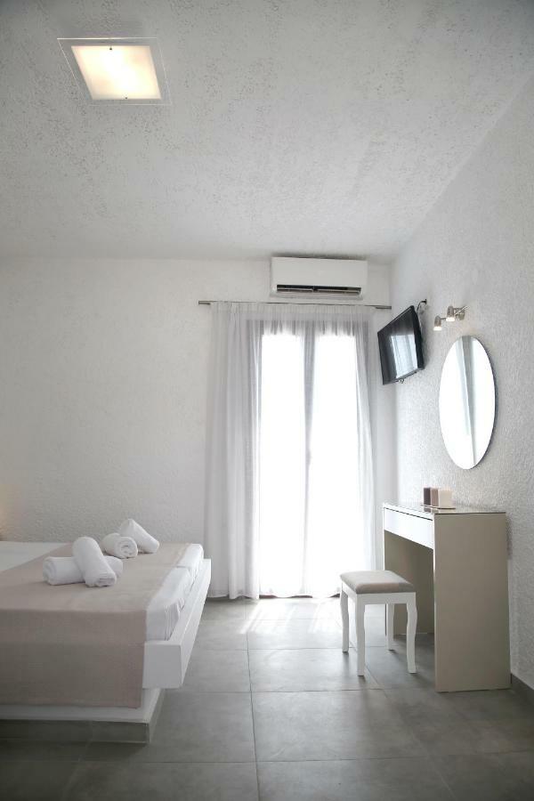 Blue Ocean Apartments Makrýgialos Esterno foto