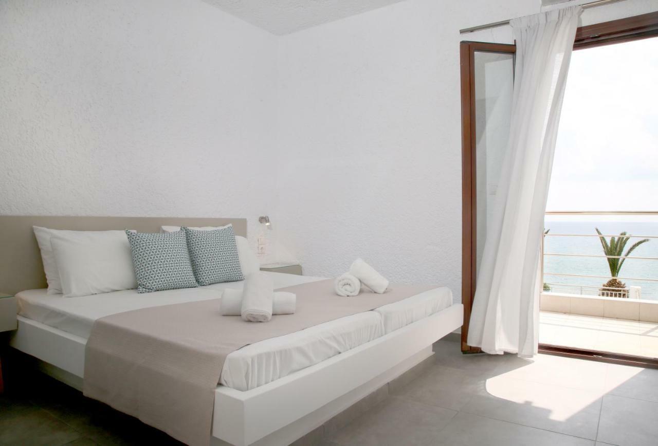 Blue Ocean Apartments Makrýgialos Esterno foto