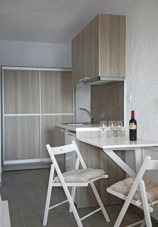 Blue Ocean Apartments Makrýgialos Esterno foto
