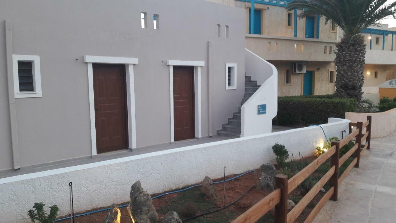Blue Ocean Apartments Makrýgialos Esterno foto
