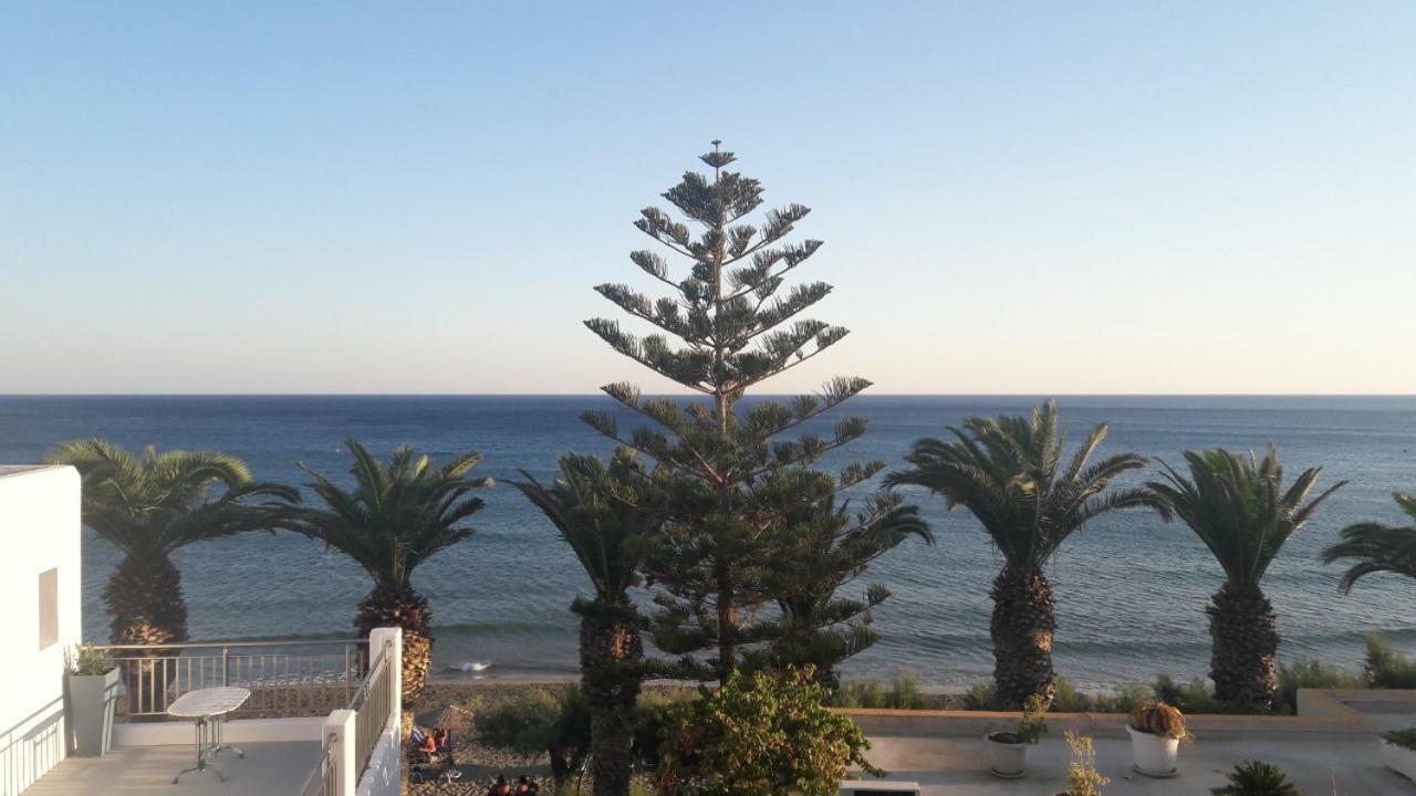 Blue Ocean Apartments Makrýgialos Esterno foto